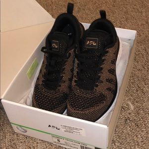 NEVER BEEN WORN APL Techloom Pro Tennis Shoes NWT